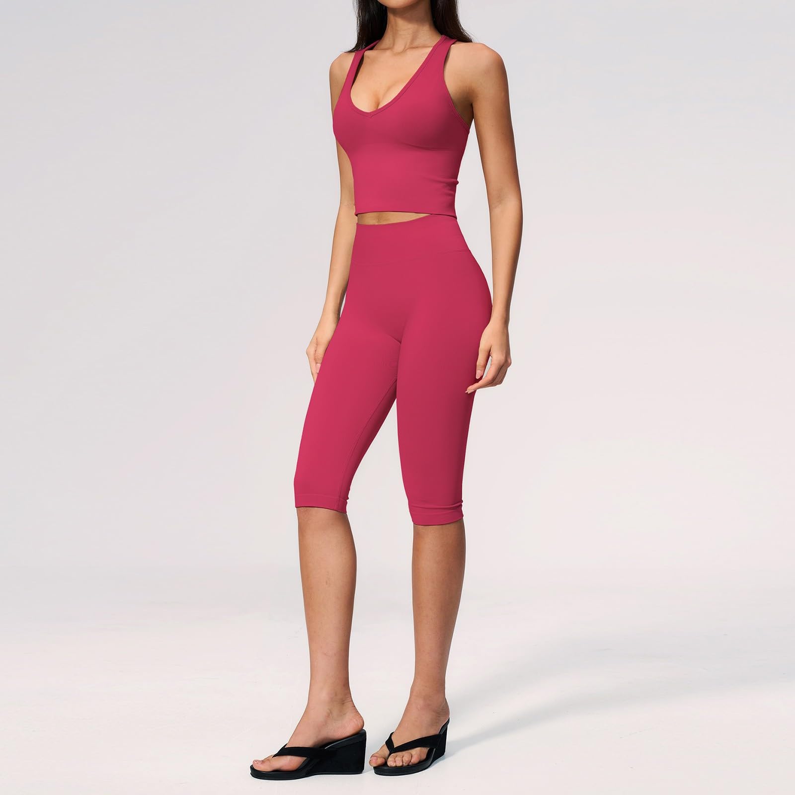 Conjunto de yoga de dos piezas con ajuste elegante y rendimiento para yoga, correr y entrenamiento físico.