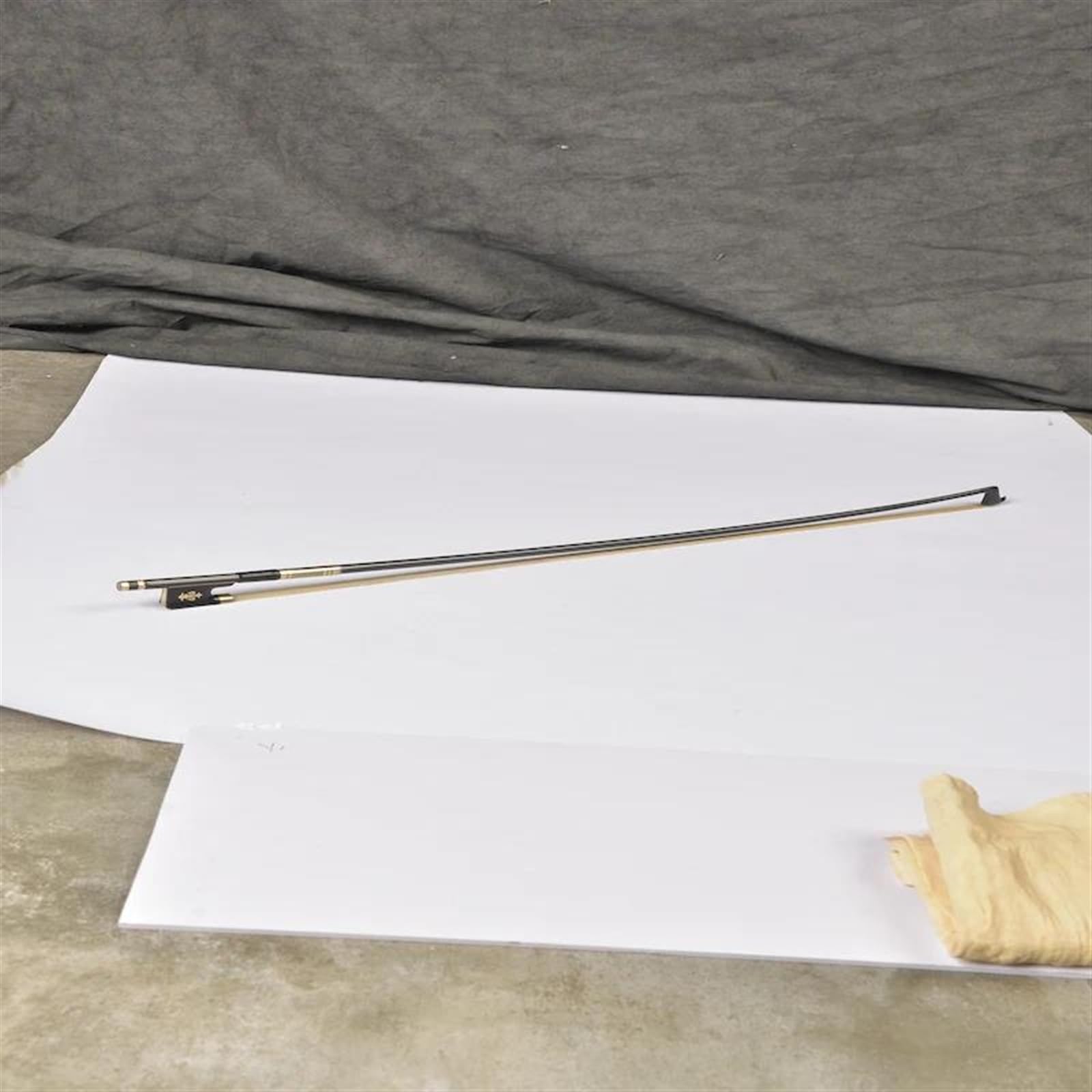 Ćwicz Smyczek Do Skrzypiec Dla 4/4 3/4 1/2 1/4 Fiddle Bow Okrągły Kij Z Włókna Węglowego Heban Naturalne Włosie Końskie Zbalansowane (Color : 4/4)