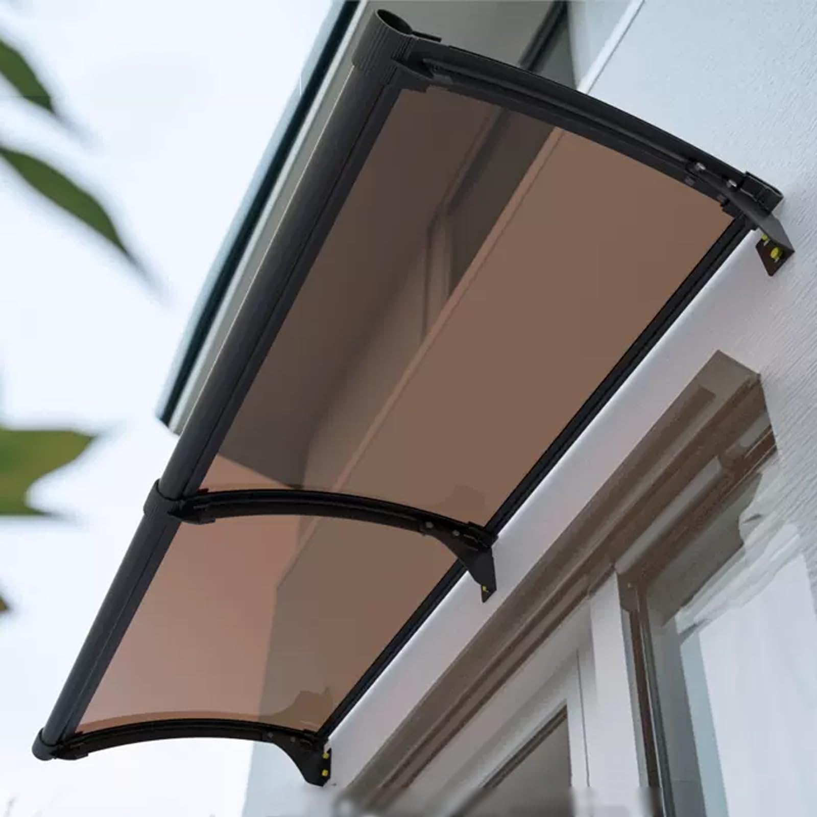 Auvent de fenêtre pour balcon et cour afin de créer un espace extérieur abrité du soleil