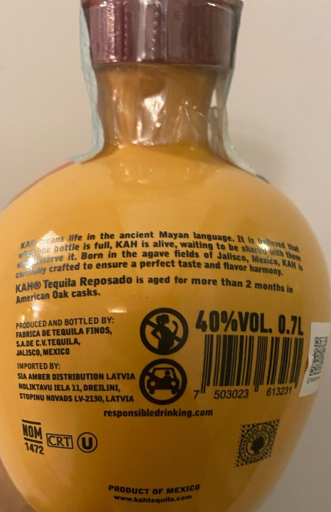 KAH Tequila Reposado - Bottiglia Decorata Giorno dei Morti - 100% Agave Blu - Doppia Distillazione e Invecchiato in Botte di Quercia - 40% vol 70 cl (700 ml / 0,7 Litri)