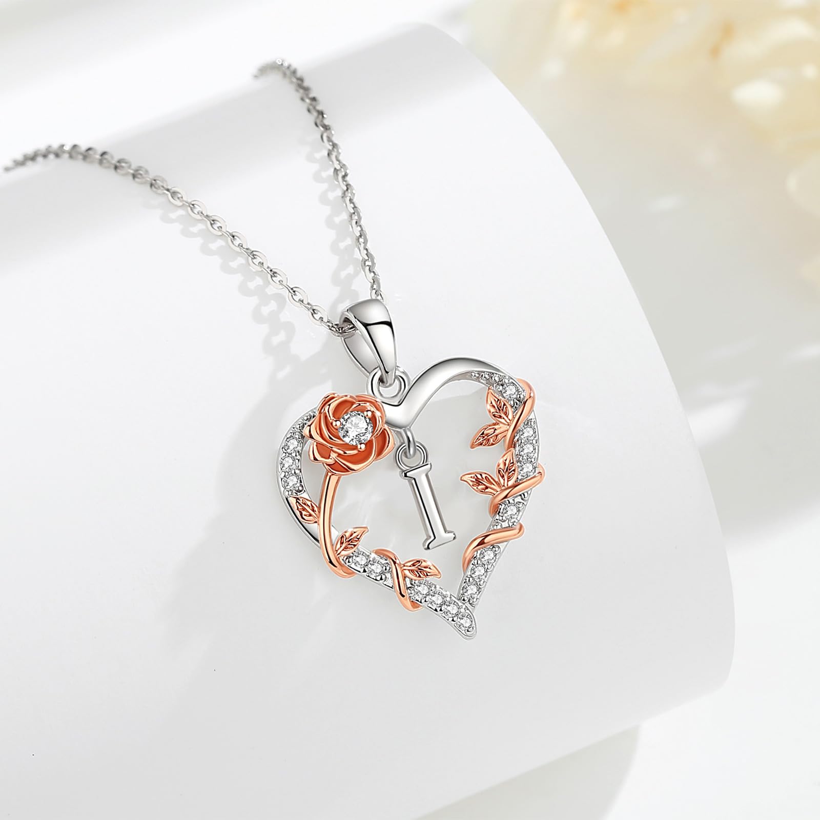 EUDORA Harmony Ball Collana con iniziali a Cuore Rosa per Donne, Lettera dalla A alla Z Collane con Iniziali dell'Alfabeto in Rame Placcato in Rodio Iniziali con Ciondolo Regali di Gioielli, 18"