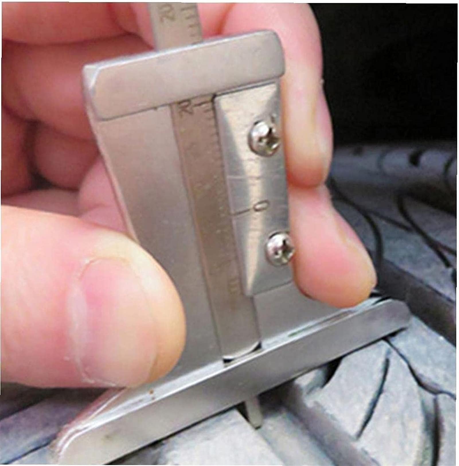XMING Regla de Espesor del medidor de Profundidad de la Banda de Rodadura del neumático Regla de Espesor de la Herramienta 2 en 1 Aluminio 0-60 mm Negro