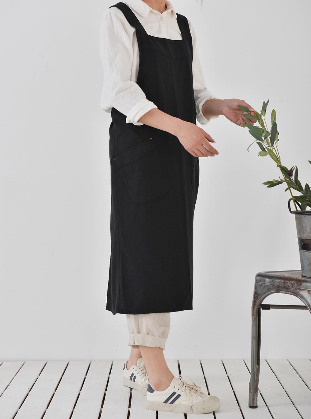 MUMOHO Cotton Aprons for Women and Men, Black, Length:38.58", Width:34.64" - Image 4