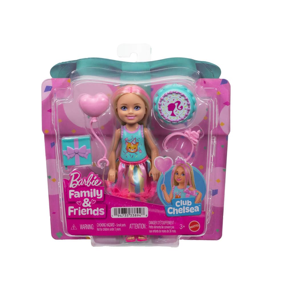 Barbie Sarı saçlarında pembe meçler olan ve doğum günü temasına uygun renkli bir elbise giyen 15 cm'lik küçük Barbie Club Chelsea bebek ve 4 parti aksesuarı, JJB37