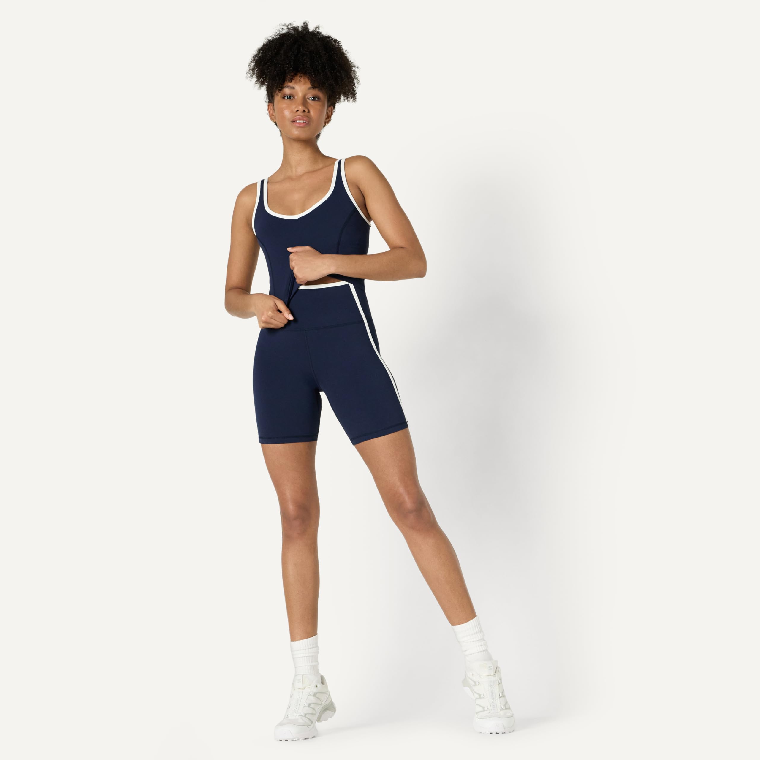 Amazon Essentials Mujer Top Corto de Tirantes Deportivo de Tejido FormFlex Ultrasuave con Soporte Ligero, Sujetador y Ribete en Contraste
