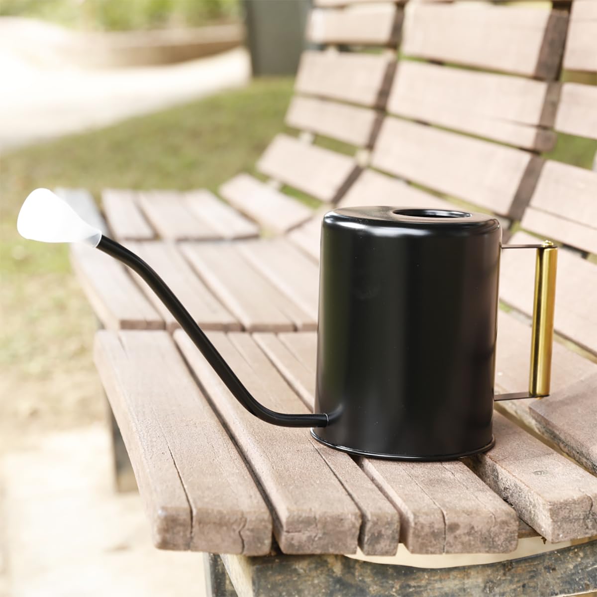 L&H Unico Annaffiatoio in acciaio inox da 1,94 l, beccuccio lungo per irrigazione di piante da interno o giardinaggio all'aperto, con 2 beccucci rimovibili per fiori, nero