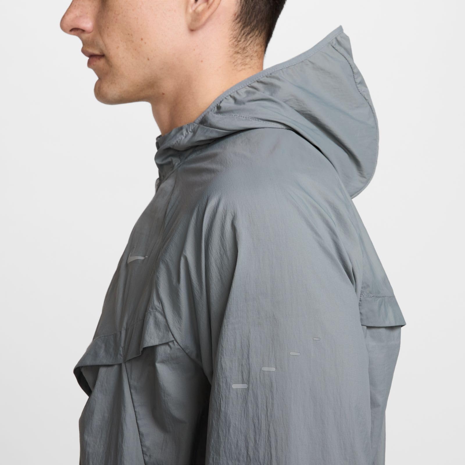 NIKE Kurtka do biegania Mężczyźni Nike Stride Uv-laufjacke Mit Dri-fit-technologie (Herren)