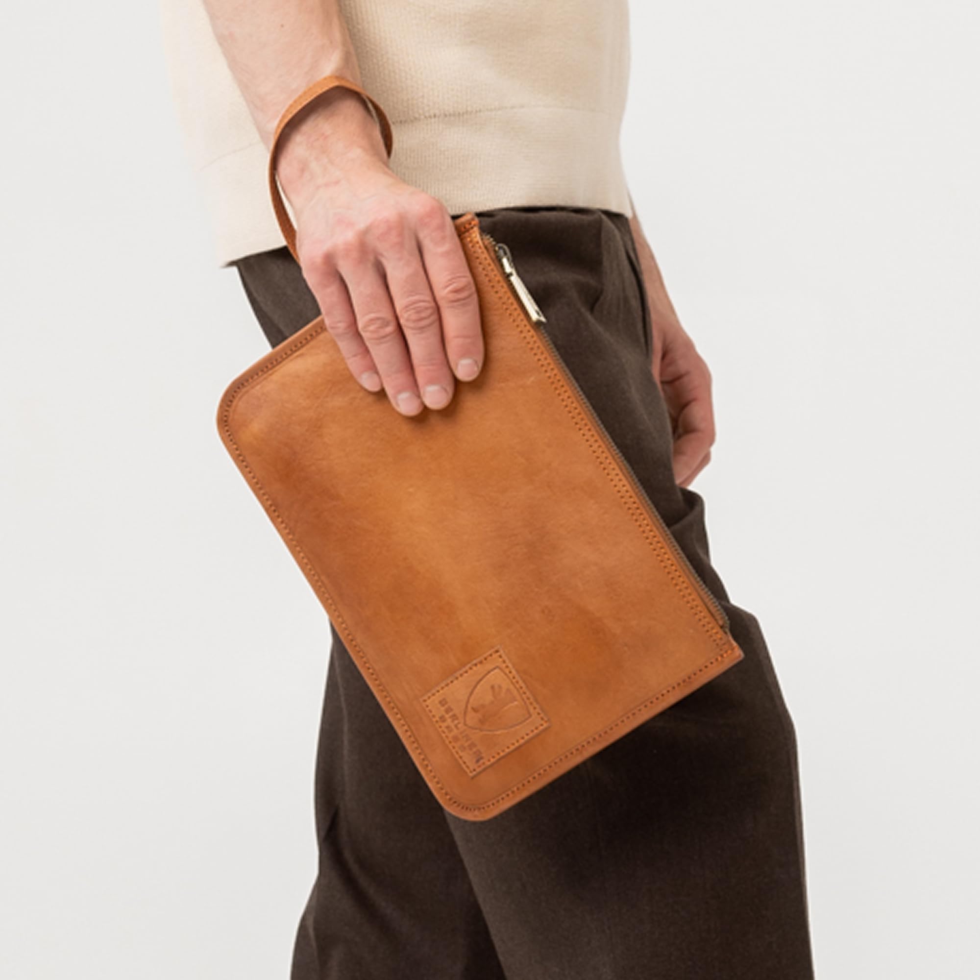 Berliner Bags Theo XL Cartera Organizador de Piel Auténtica para Documentos y Pasaporte, Portafolios de Viaje con Cremallera YKK, Correa de Muñeca Desmontable y Forro de Algodón – Marrón