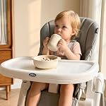 INFANS Chaise haute pour bébés & Bébés, Chaise haute pliable avec dossier réglable multiple, repose-pieds et hauteur de siège, plateau amovible, amovible PU Coussin en cuir, roues arrière intégrées (gris)