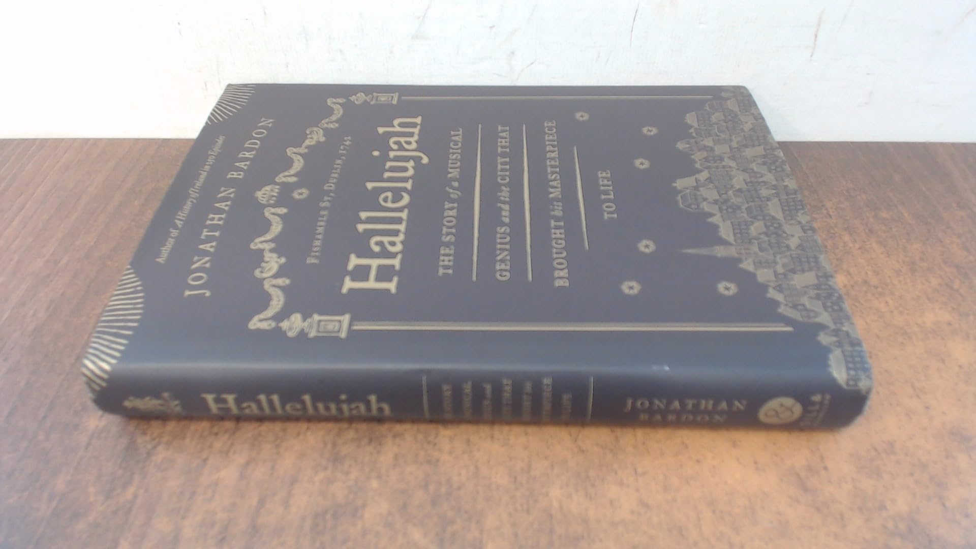 Buy Hallelujah: The story of a musical genius and the city that brought his masterpiece to life — BookShops.in
