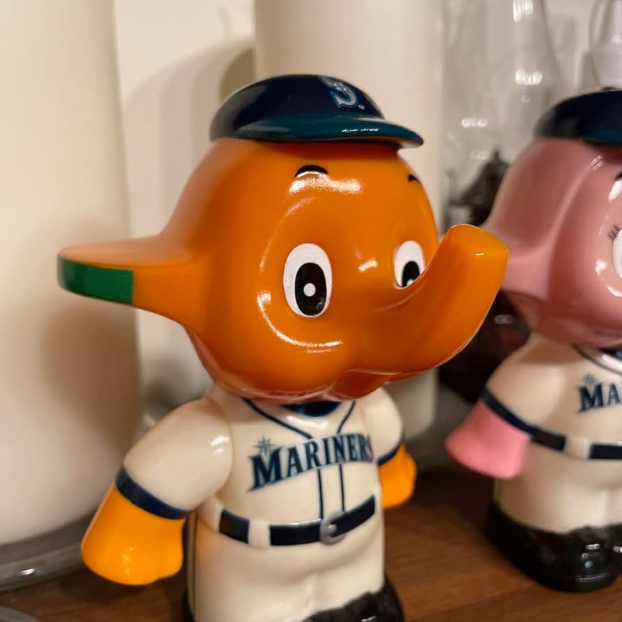 Amazon.co.jp: サトちゃん サトコちゃん マリナーズ 貯金箱 : おもちゃ