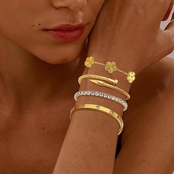 4 Pcs Gold Clover Bracelets for Women 18K Gold Plated Floral Bracelet Set Stackable Four Leaf Clover Bangle Bracelet Set Stainless Steel Bangles Non Tarnish Lucky Link Bracelets Jewelry Gifts