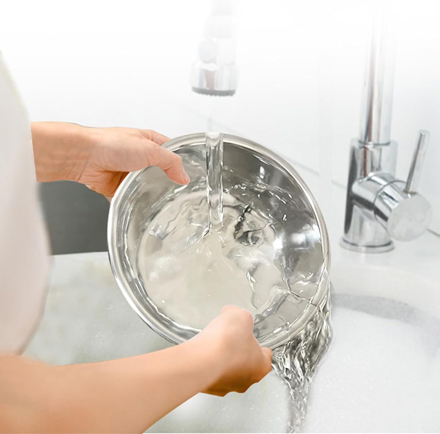 Karlie Stainless Steel Dog Bowls, 2200ml, Set of 2, Extra Large Non-Slip Silicone Base - Image 4