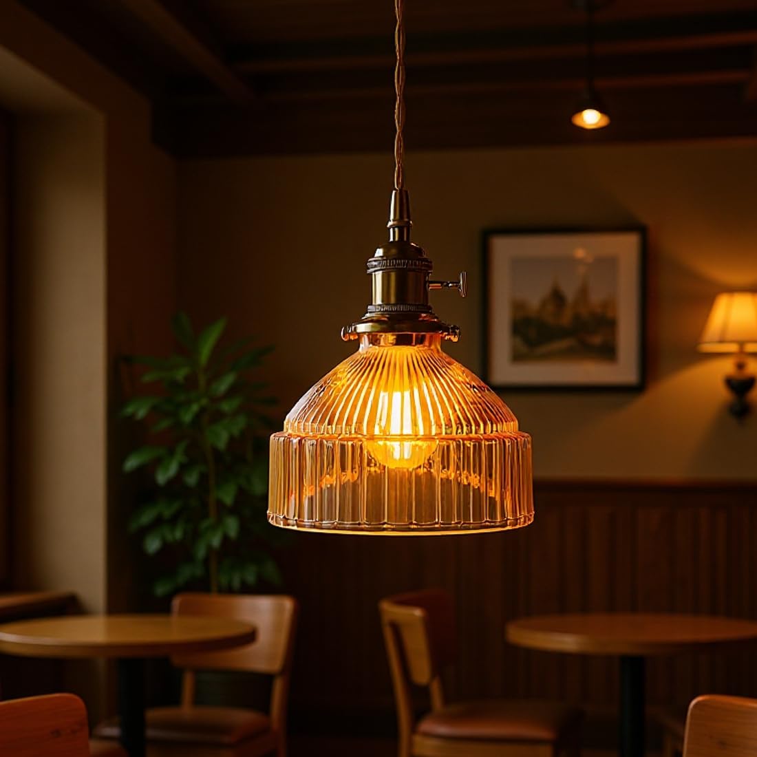 Retro LED Pendelleuchte Runde Bernstein Glasschirm, Kleine Schlafzimmerlampe, Industrie Hängelampe Messing E27, höhenverstellbare Modern Pendellampe für Kücheninsel, Esszimmer, Wohnzimmer, Gastronomie
