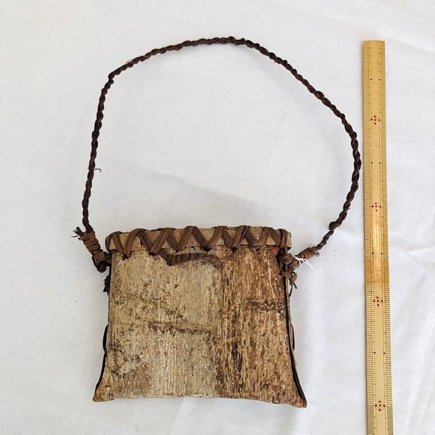 Amazon.co.jp: 秋田県 くるみ 樹皮 山葡萄 蔓 花器 品番357