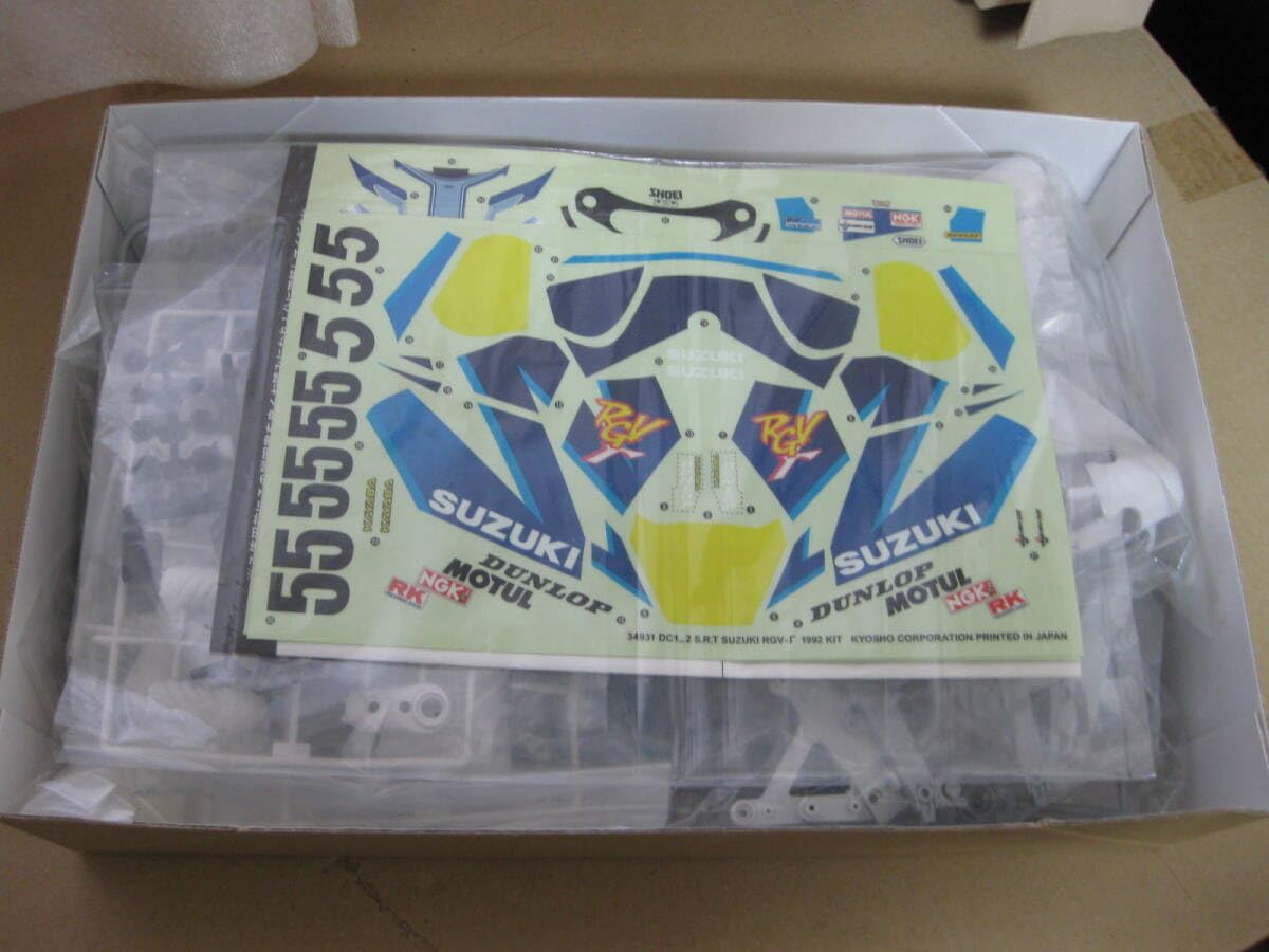 Amazon.co.jp: 京商 1/8 RC ハングオンレーサー S.R.T. SUZUKI RGV-Γ 