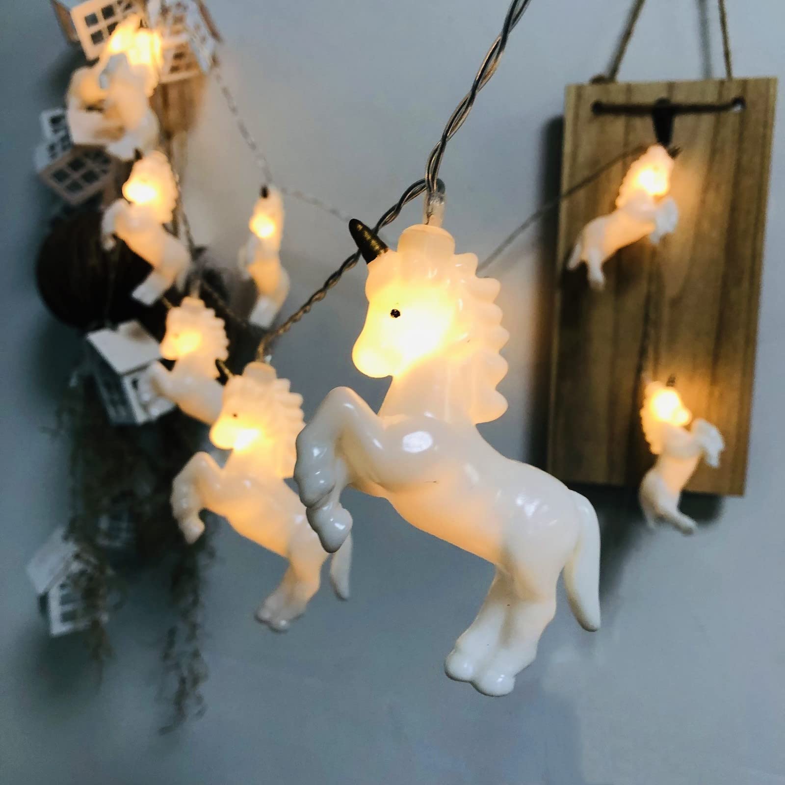 Fantasee Einhorn Lichterkette 1,5 M | 10 LED Warmweiß | Batteriebetrieben | Für Mädchenzimmer, Geburtstag & Partydeko | Aus PVC