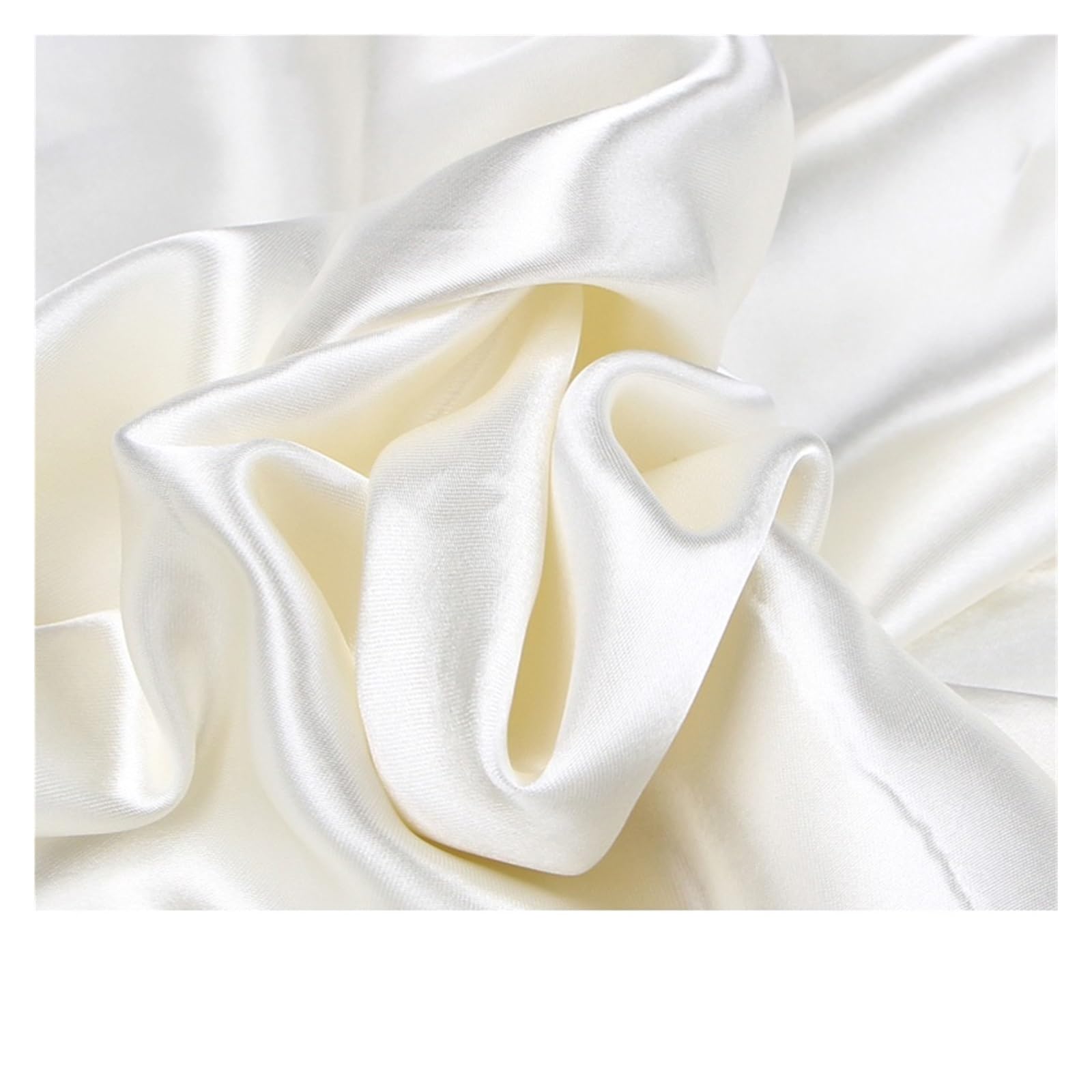 Doublure pour boîte cadeau en satin de soie ivoire contre les rayures d'objets