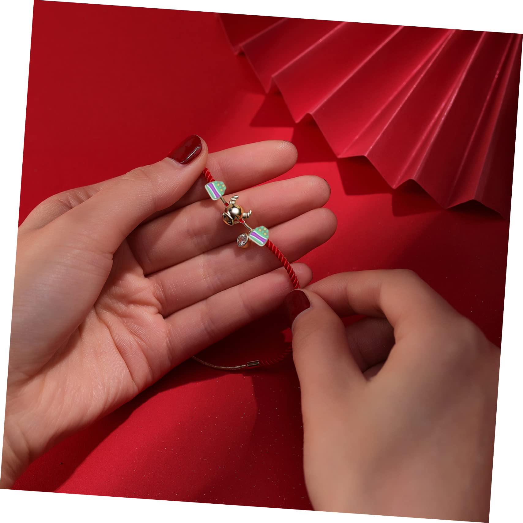 Angoily 5 Set Perline Colorate in Argilla Polimerica per Bigiotteria Fai da Te Perline Spaziatrici Cartoon per Braccialetti e Collane Materiale Artigianale Resistente e Versatile per