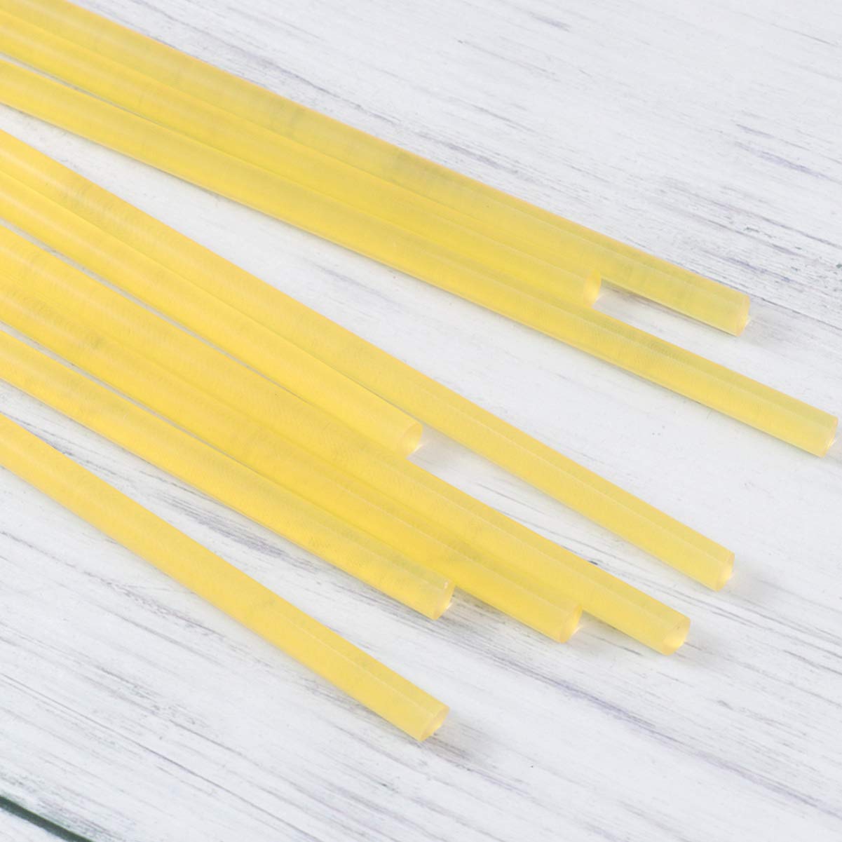Uonlytech 100 Pièces Bâtons de Colle Chaude Thermofusible Colle Adhésive Jaune Flexible et Pratique pour Réparations à et Bricolage