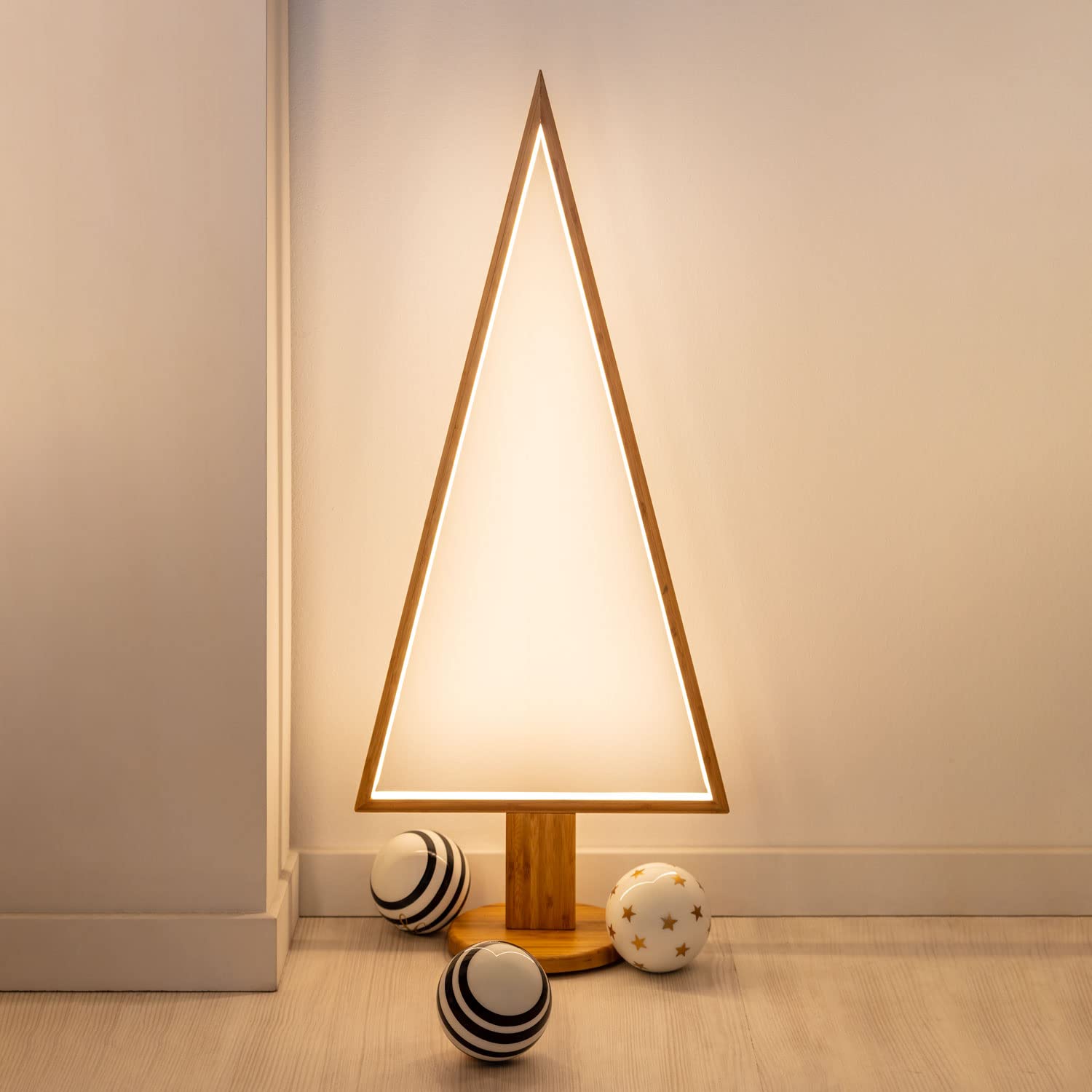 Magie di Natale Albero triangolare luminoso con led bianco caldo e base in legno (Grande)