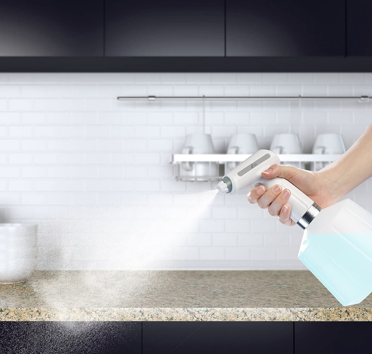 AGT Akku Sprühflasche: 2er-Set Akku-Pump-Drucksprüher mit Einstell-Düse, je 1,5 Liter (Sprayflasche, automatischer Wassersprüher, Kühl)