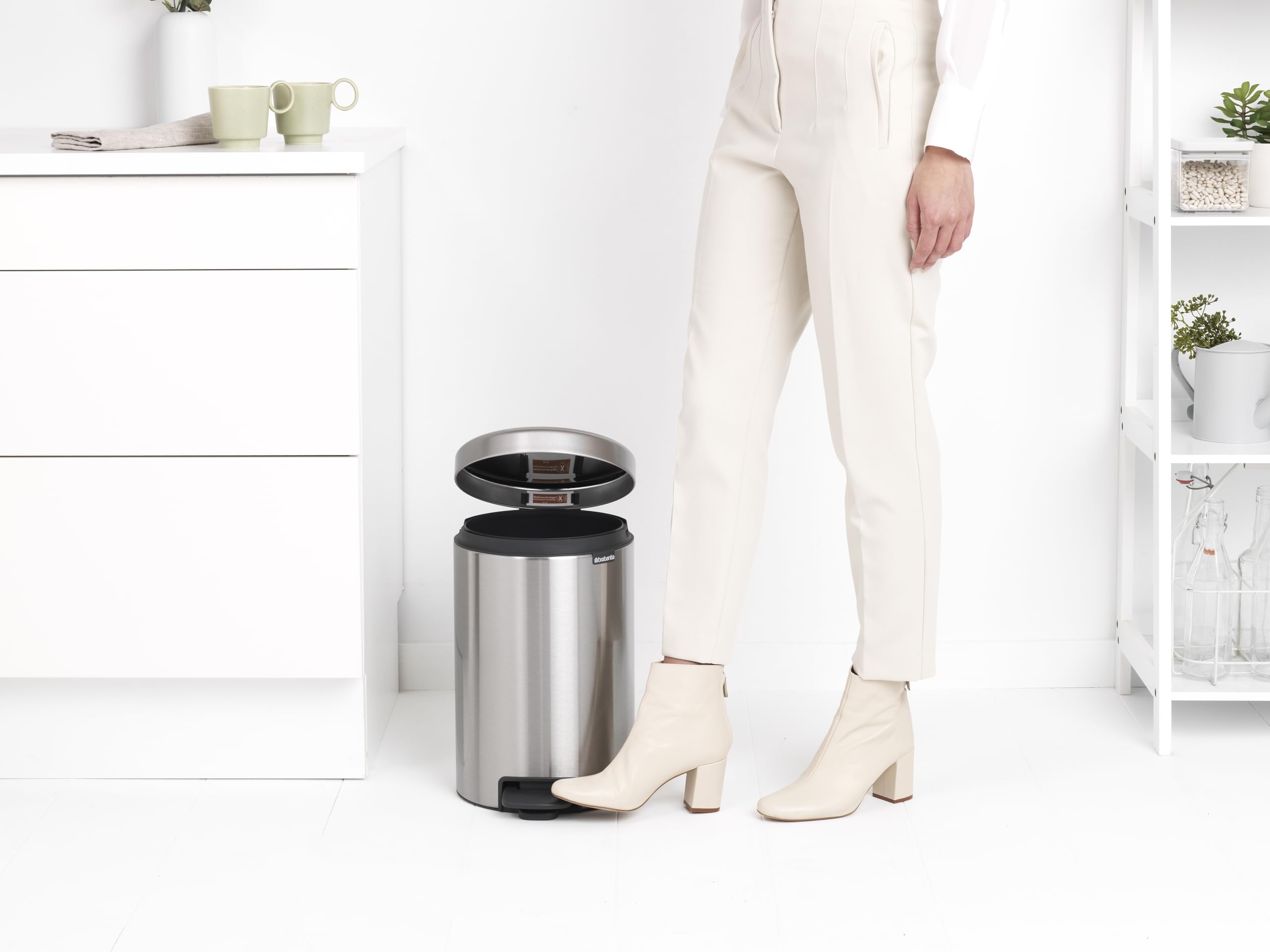 ブラバンシア ペダルビン 12L ニューアイコン クローム ダストボックス  @ Amazon｜ブラバンシア ダストボックス クローム 12L ペダルビン