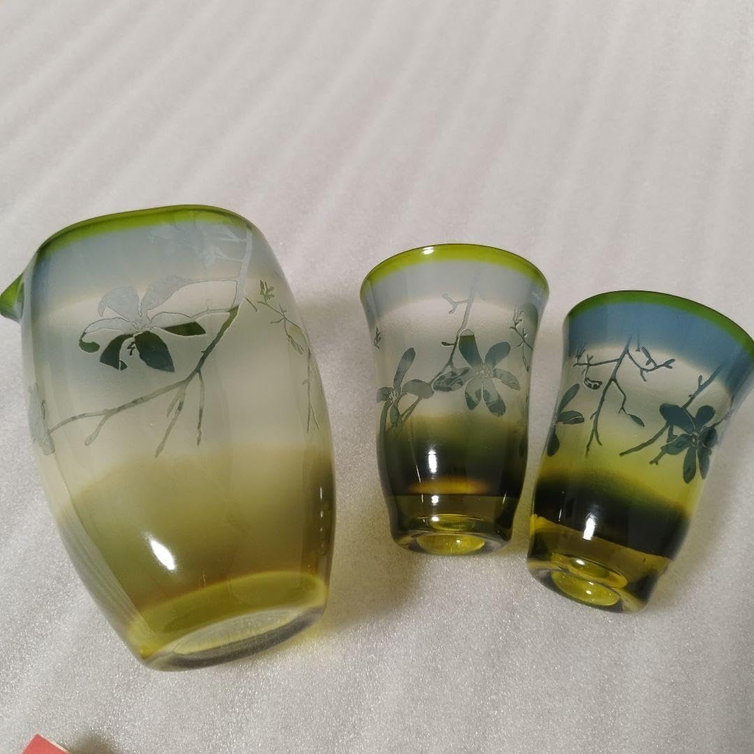 Japanese traditional sake bottle 徳利　椿秀窯 Japanese traditional sake bottle 徳利 椿秀窯