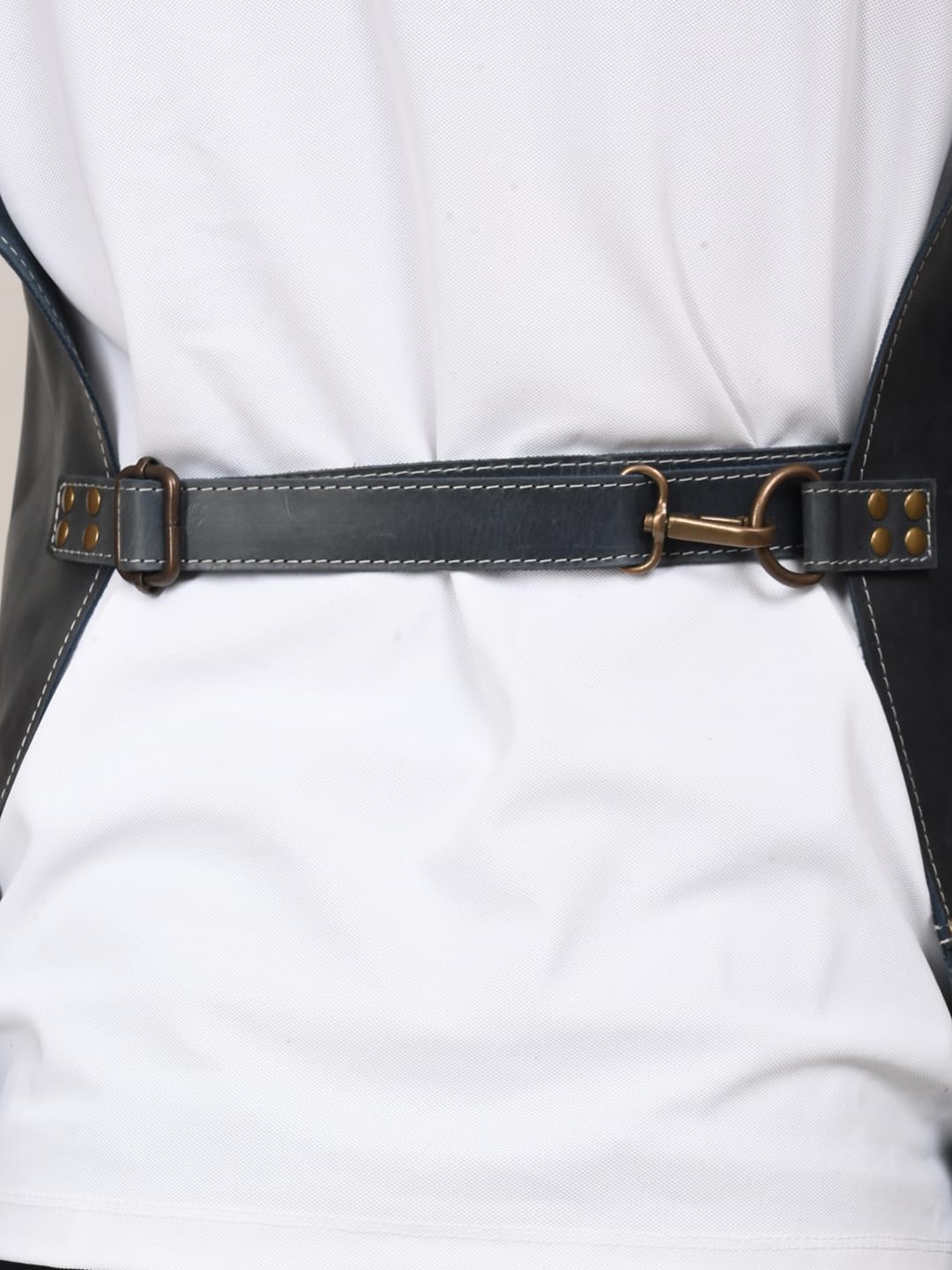 RABADA Leather Apron with Tool Pocket, Heavy Duty Apron, Woodworkers Apron, Mechanics Apron, Blacksmiths Apron, Carpenter Apron, Heat and flame resistance aprons, Adjustable M to 4XL Apron.