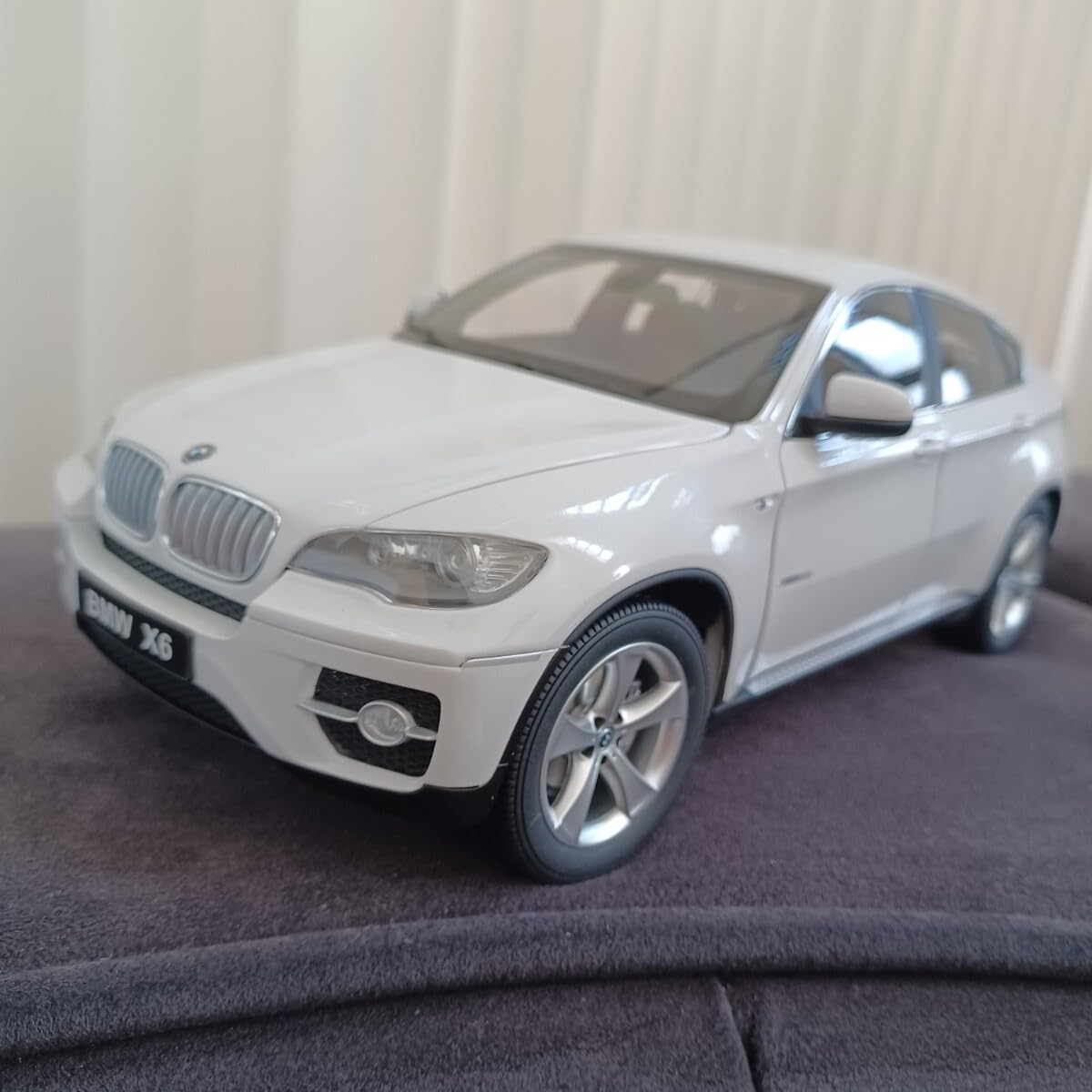 Amazon.co.jp: Kyosho X6 White 1/18 Diecast Model KYOSHO