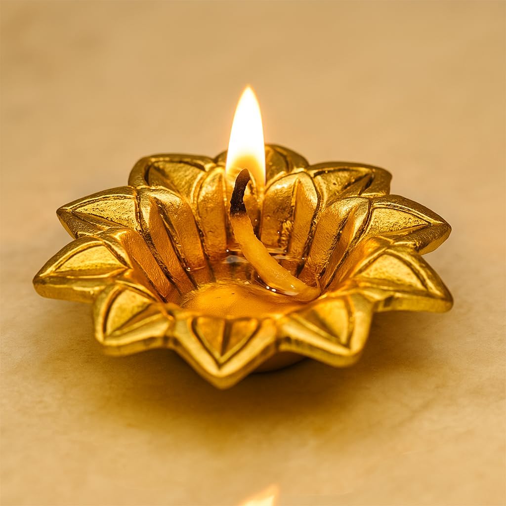 Indian Shelf Handmade Flower Brass Oil Lamps for Ritual Puja Kerala Temple Pooja Deepak Ancient Pital Diya (Size: 2cm) BOL-333