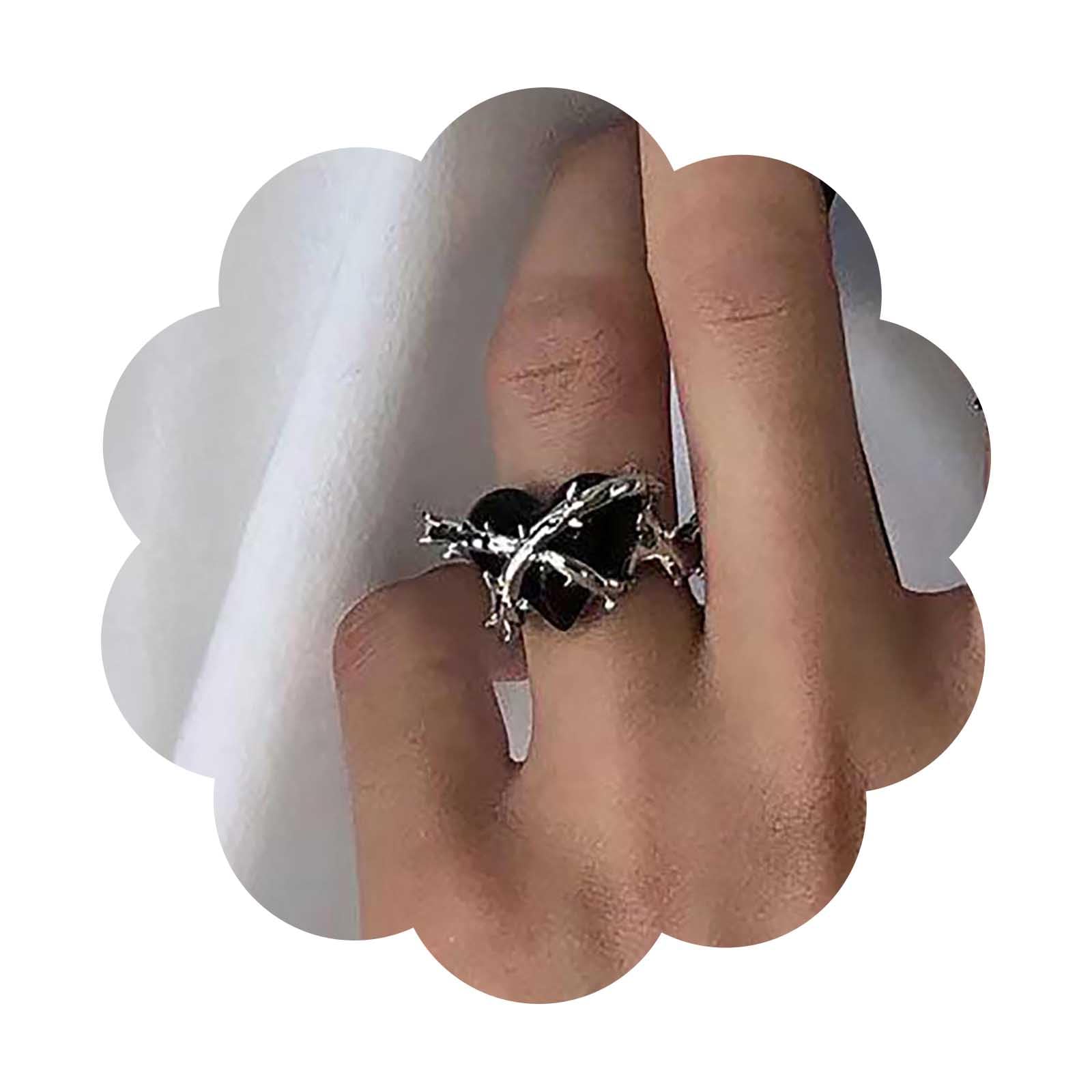 Punk Thorns Heart Ring Silver Love Heart Rings Big Heart Finger Ring Heart Barbed Wire Ring Exaggerated Heart Ring Adjustable Open Ring Jewelry for Women Black