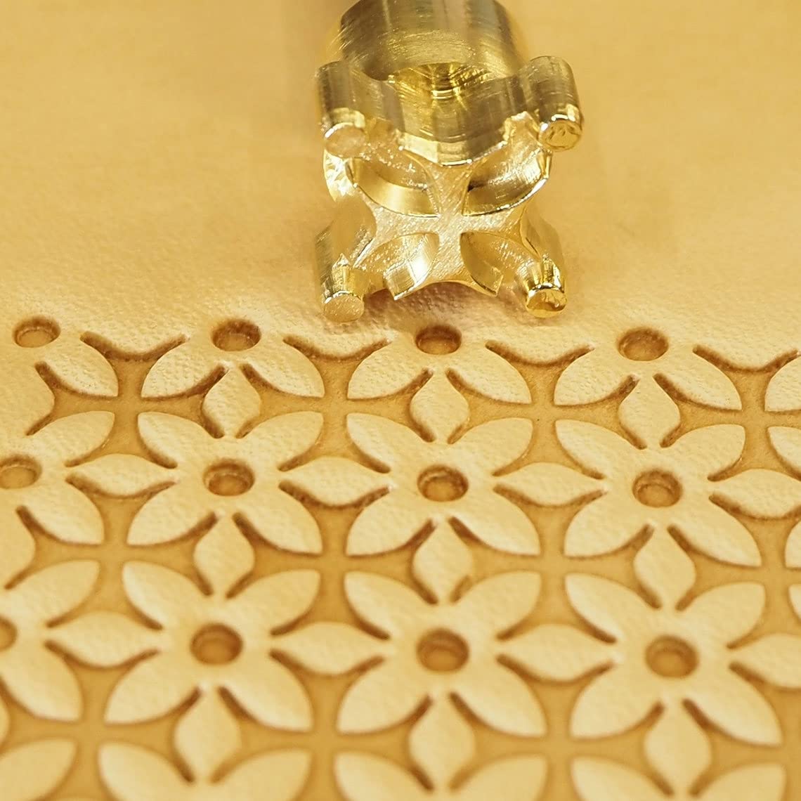 DandS ltd Leather Stamp Tool, Floral Pattern, Professional Steel Craft Tool for Leatherworking, Embossing, Carving & Stamping Leather Projects, Belts & DIY Projects Compatible with Mallet #555