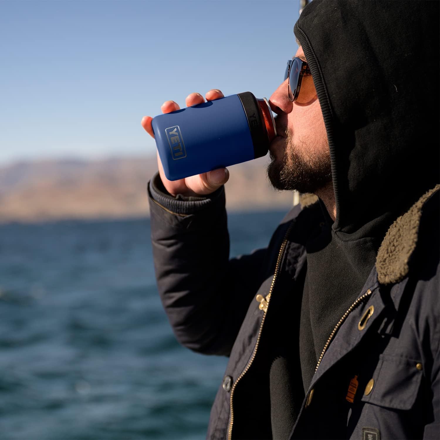 YETI Rambler Colster, isolante per lattine in acciaio inox, blu navy, 330 ml