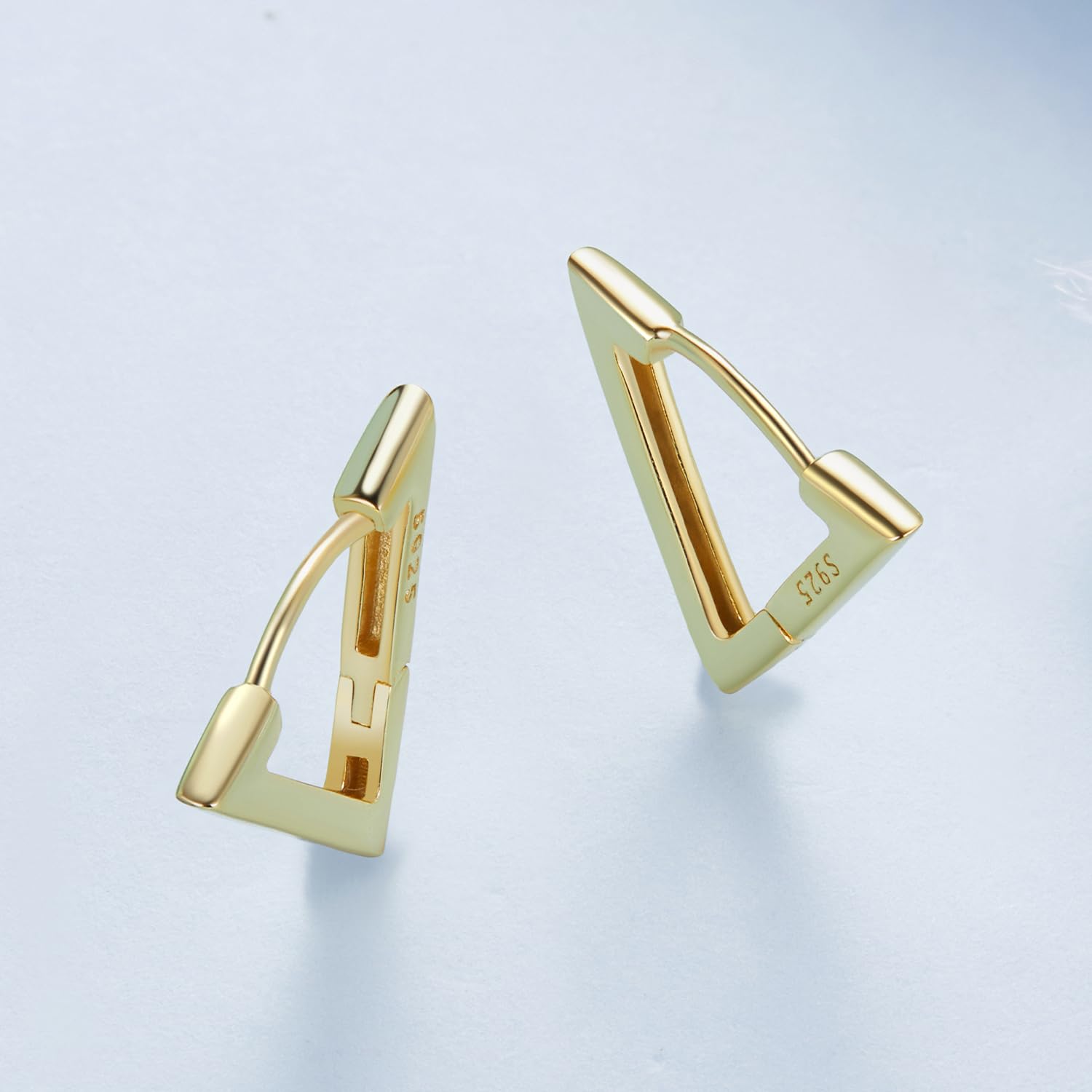 WBDWWTD Pendientes de Plata de Ley 925 con Forma de triángulo pequeño para Mujer, Pendientes de aro geométricos, hipoalergénicos para Mujeres y niñas