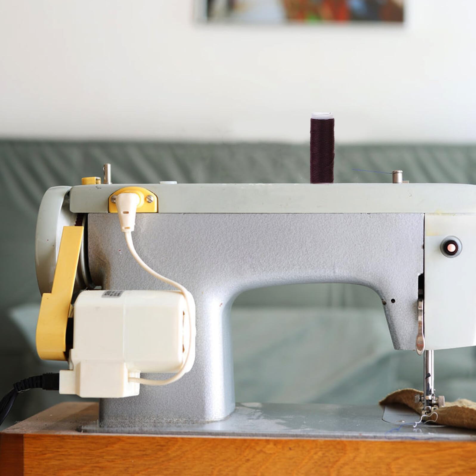 Kit de Hilos para Máquina de Coser de 111 Piezas, Poliéster Resistente con 39 Colores Variados, Incluye Hilos con Carretes y Bobinas de 400 Yardas, Adecuado para Bordado,