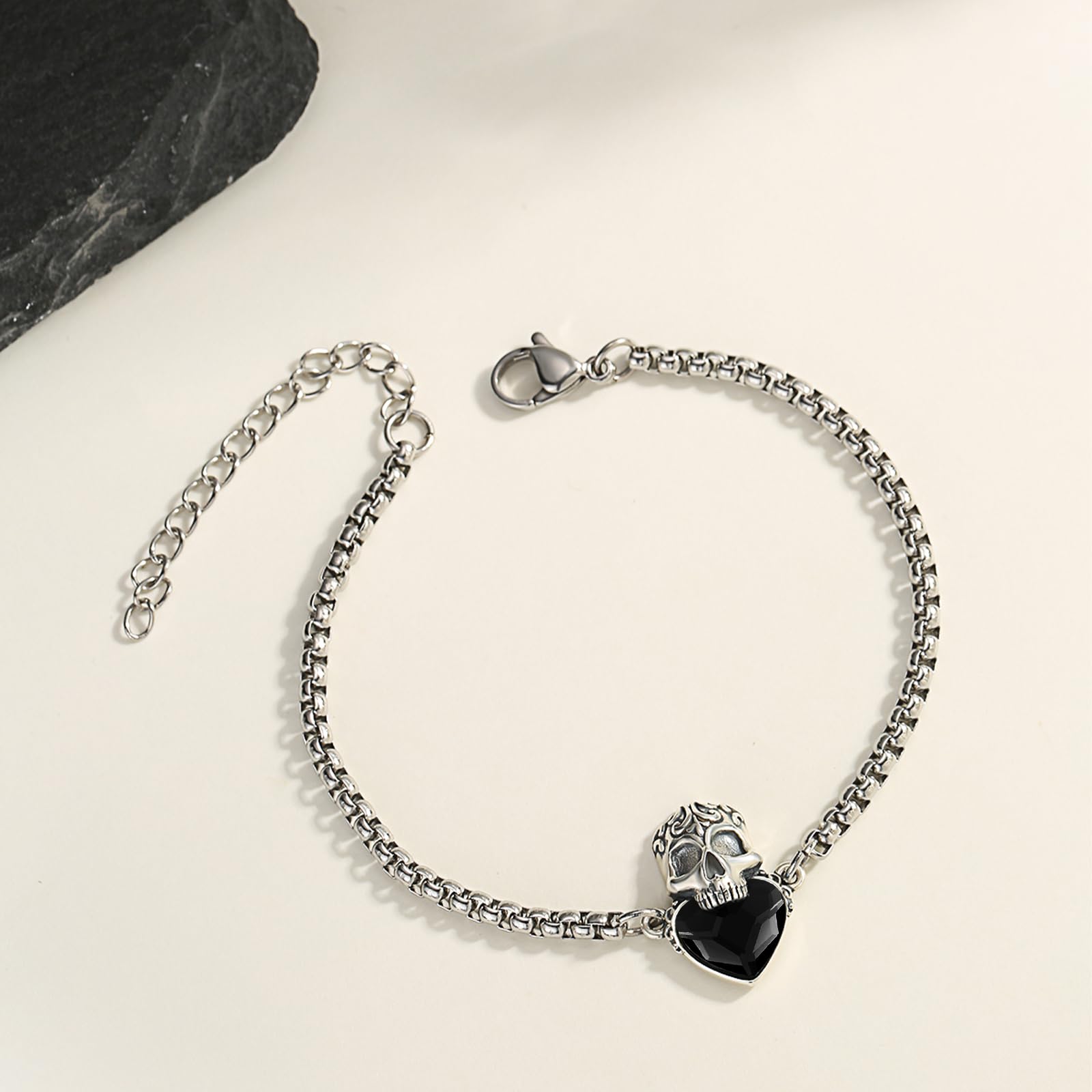Totenkopf Armband 925 Sterling Silber Totenkopf Armband mit Rotem/Blauem/Schwarzem/Grünem Kristall Gothic Totenkopf Punk Schmuck Geschenke für Frauen Männer Mädchen Jungen, mit Edelstahlkette