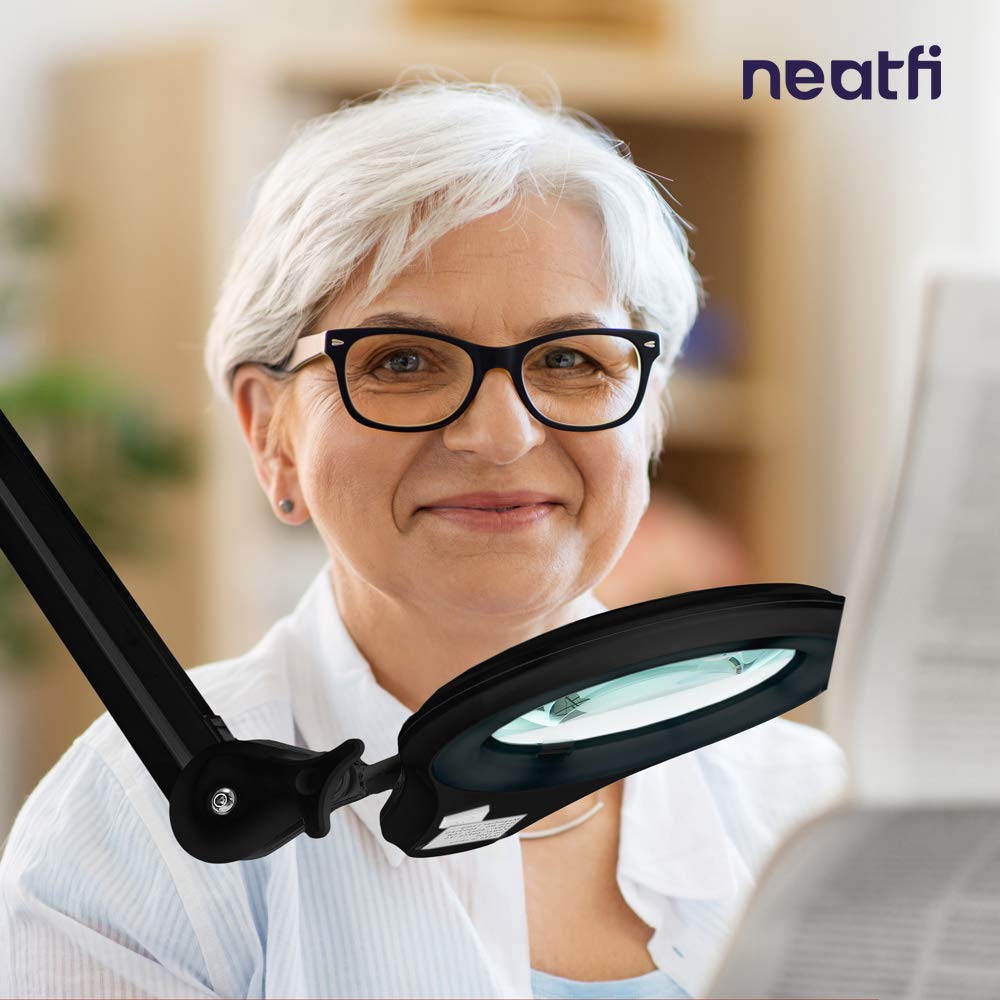 Neatfi LED-Lupen-Stehleuchte, 1.200 Lumen – 12,7 cm bifokale Glaslinse, doppelte Vergrößerung 2,25× + 6×, dimmbares | Verstellbarer Arm, rollbarer Standfuß | Lesen, Basteln & Nähen (Schwarz)
