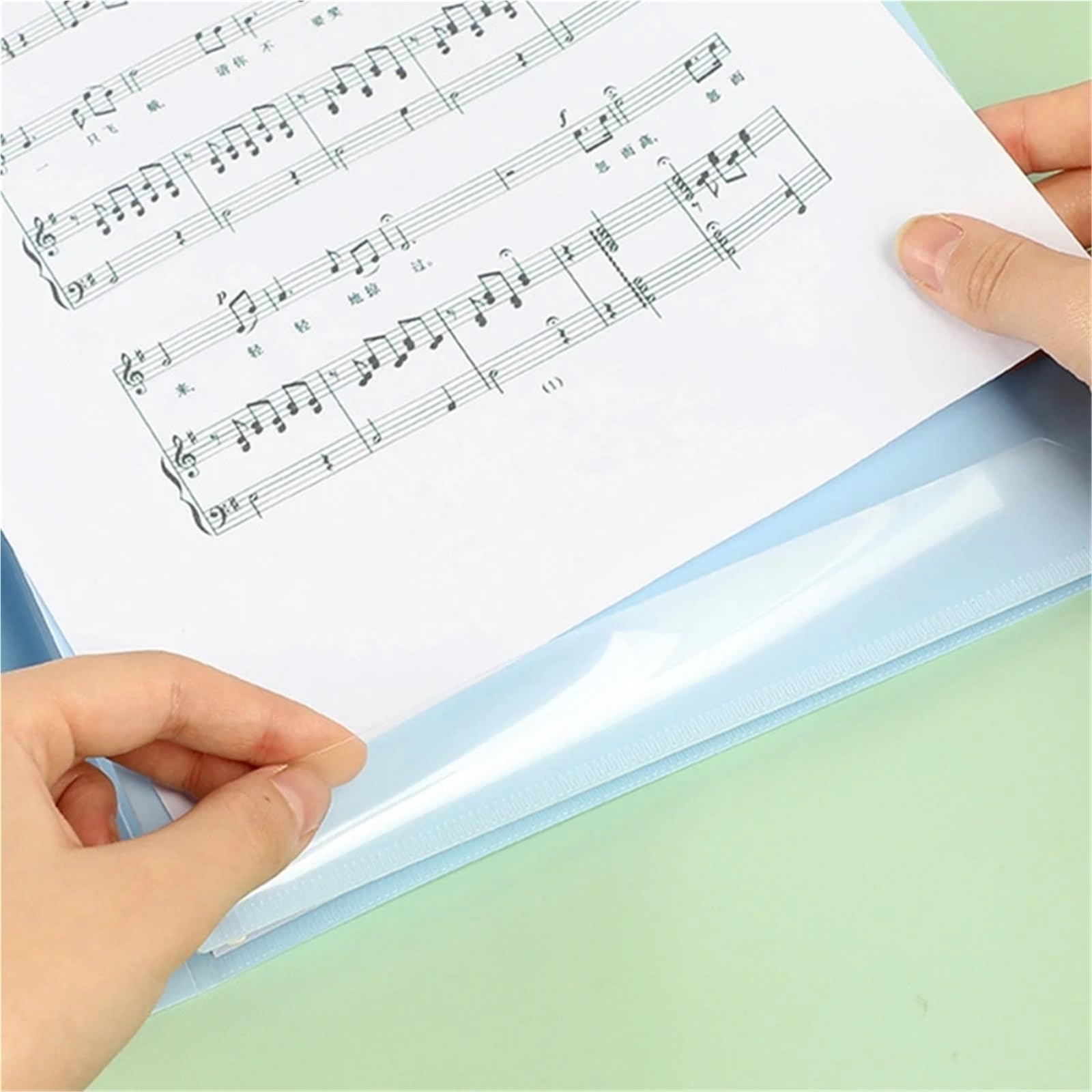 Erweitern Sie den Musikordner for Klaviernoten, 4 Seiten, Aufbewahrungshalter aus Kunststoff, A4-Format, Ordner „Chorus“, speziell for Kunststudenten Für Notenblätter(Black)