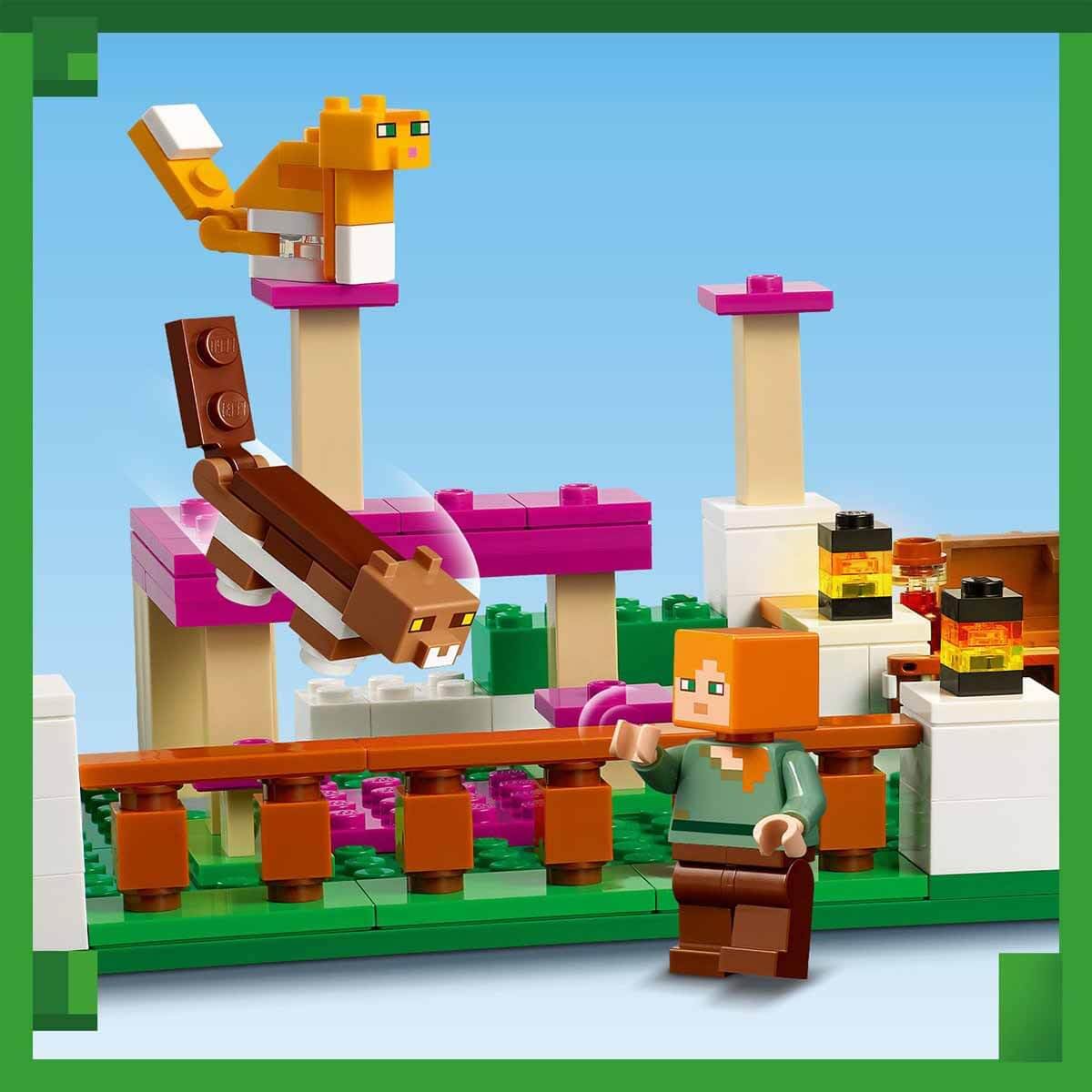 LEGO Minecraft Crafting Box 4.0, Playset 2in1, Torri Fluviali o Cottage del Gatto con le Figure di Alex, Steve, Creeper e Zombie Giocattolo, Giochi per Bambini e Bambine da 8 Anni, Idee Regalo 21249