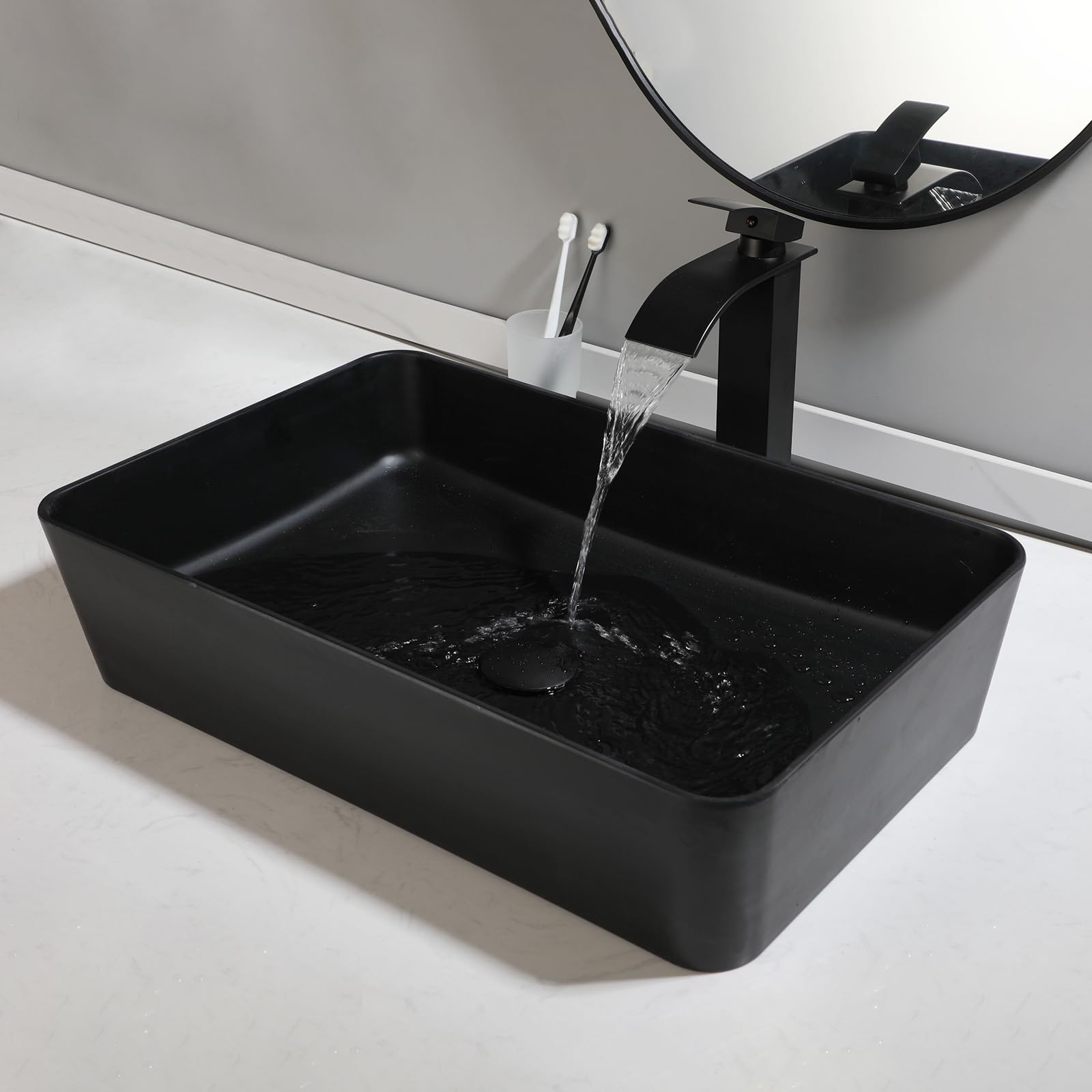 Évier rectangulaire en résine de pierre noir mat avec robinet inclus pour meuble vasque