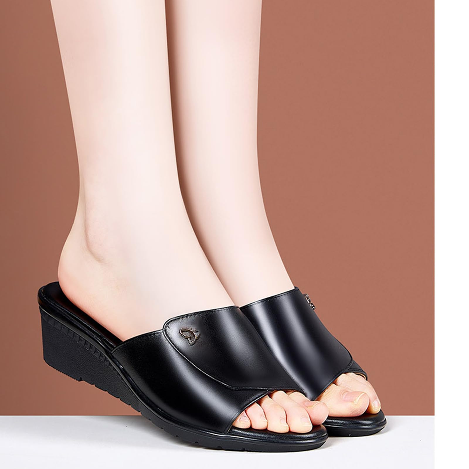 Damskie Sandały na Koturnie ze Skóry Naturalnej - Klapki z Otwartym Palcem, Mule na Obcasie 5cm, Letnie Buty do Biura, Czarne/Białe