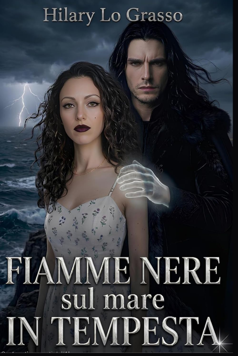 Fiamme nere sul mare in tempesta