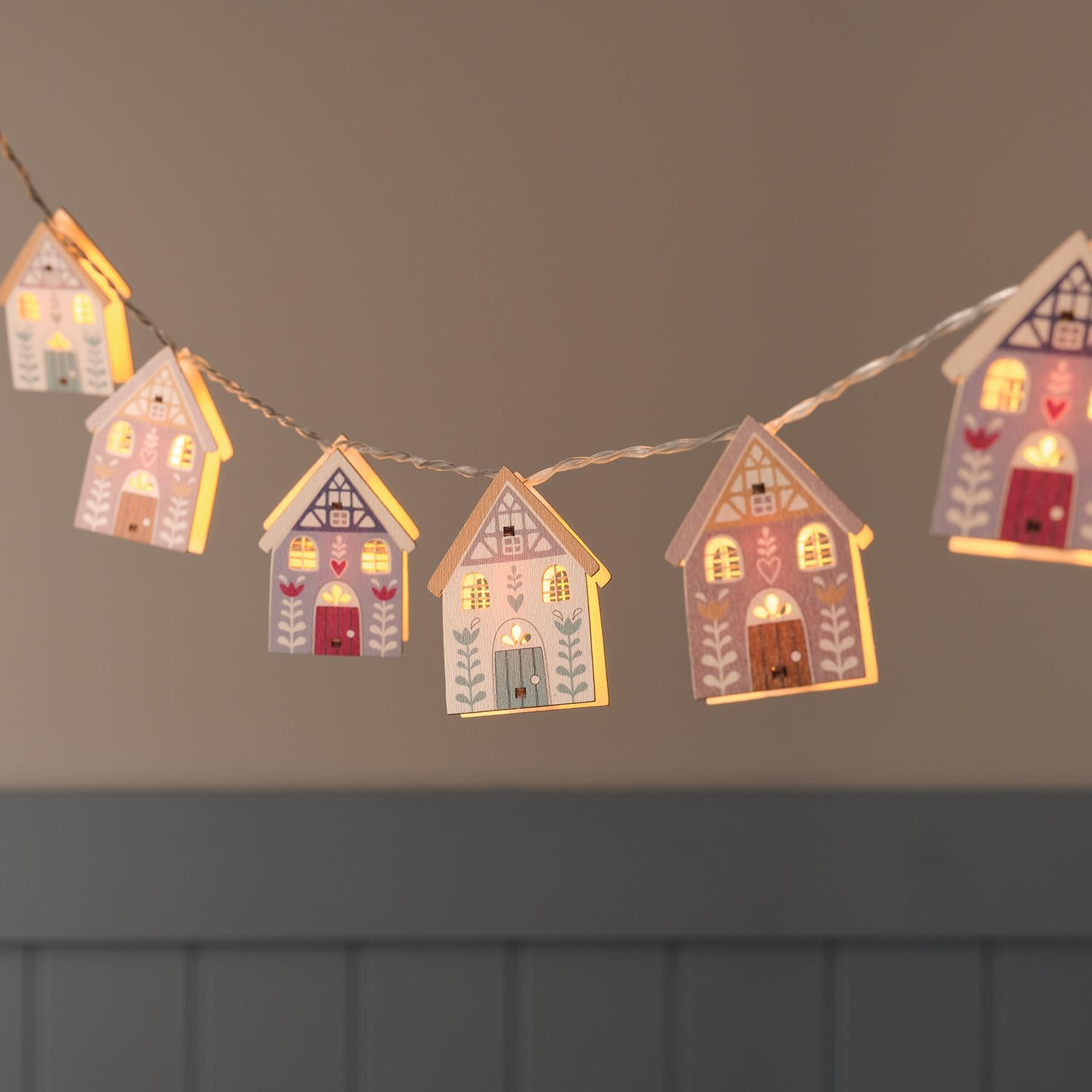 Lights4fun 10 Autumnal House Wooden LED Fairy Lights