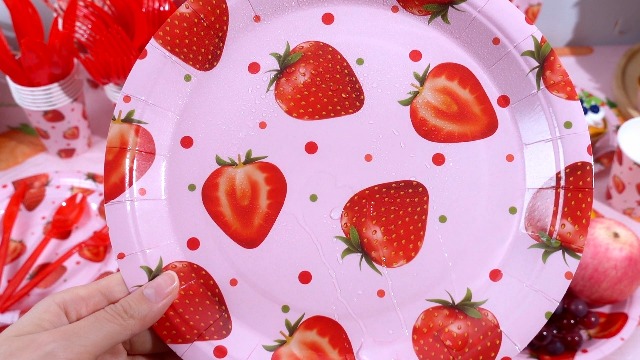 Amazon.com: Sawysine 202 Pcs Strawberry Party Supplies Disposable