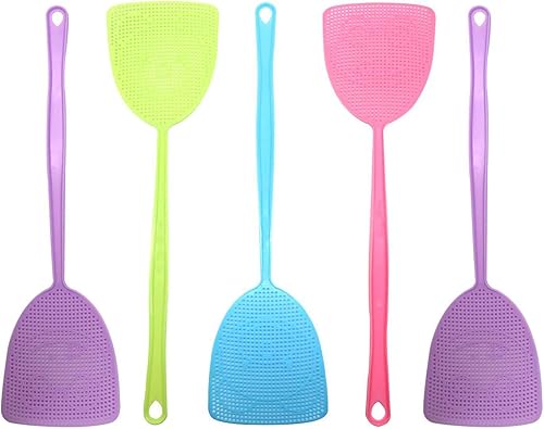 Matamoscas de plástico, paquete de 5 unidades, control manual de plagas de plástico colorido con mango largo duradero de 17.5 pulgadas (5X)
