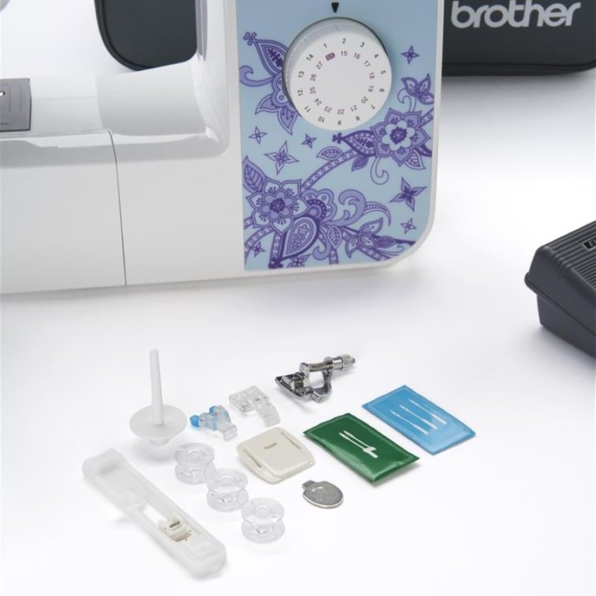 Brother XM2701S (Exclusive Edition) Macchina da cucire, 27 Funzioni Cucito, Cucitrice Facile per Principianti, Infila Ago Automatico, Tavolo e Borsa Inclusi
