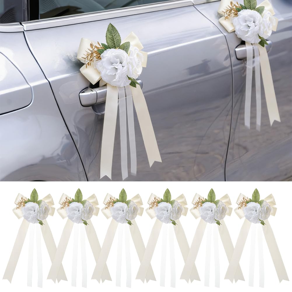 Décoration de voiture de mariage pivoine blanche pour une sortie d'église romantique