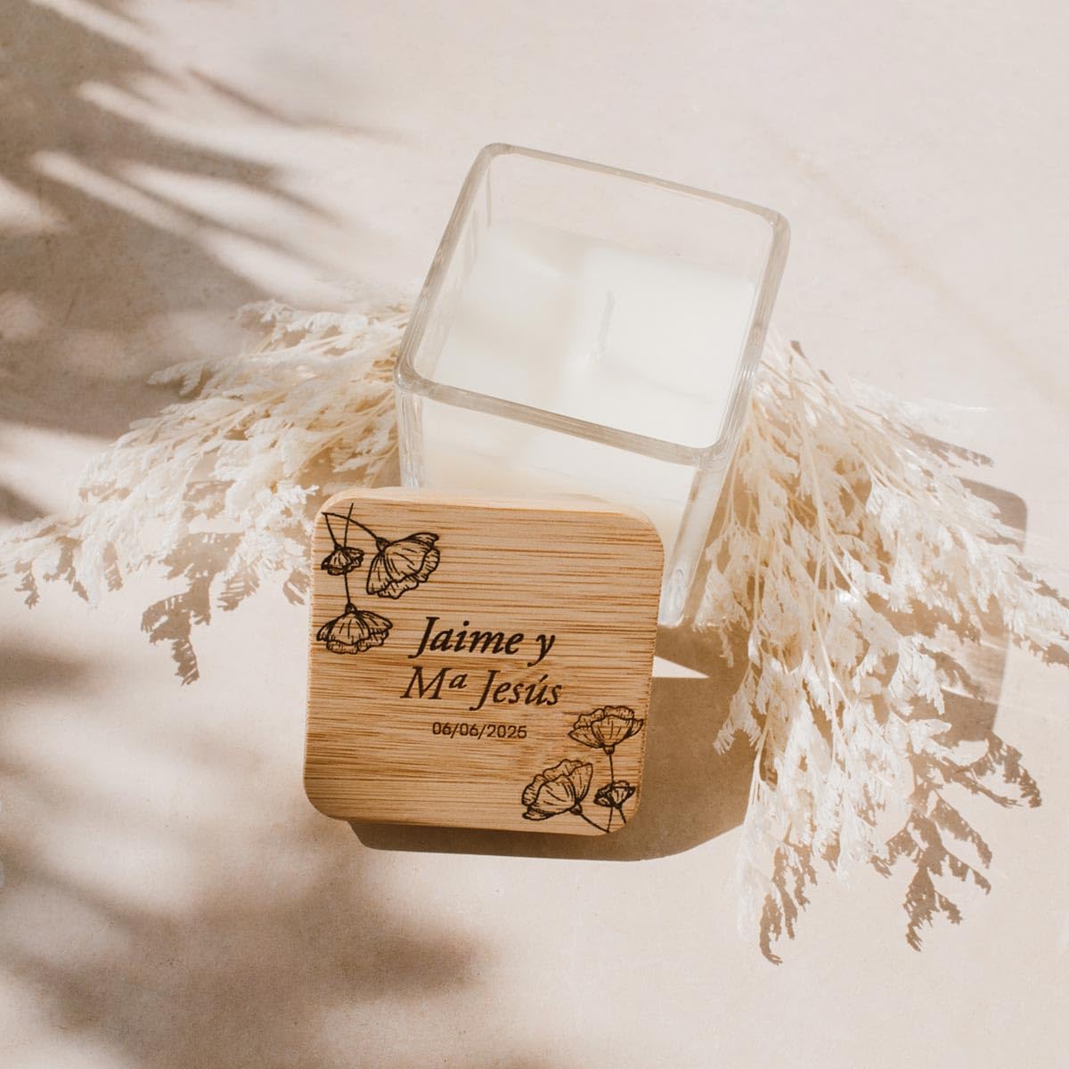 Vela aromática personalizada boda con tapa de madera – Pack de 50 Velas decorativas con nombre y fecha, detalle invitados elegante