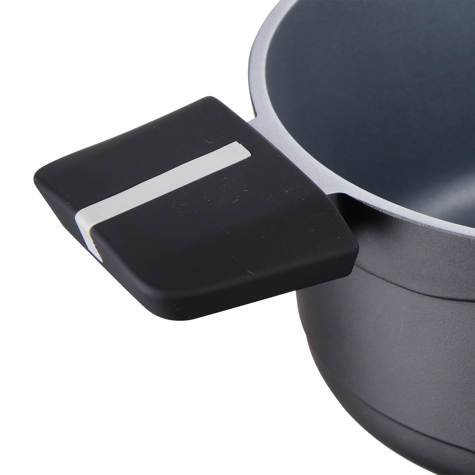 San Ignacio Bistro Grey - Cacerola con Tapa de 20cm - Fabricada en Aluminio Fundido - Interior En Acero Quantanium - Exterior En Negro Mate - Punto Inducción - Mango Soft Touch Negro
